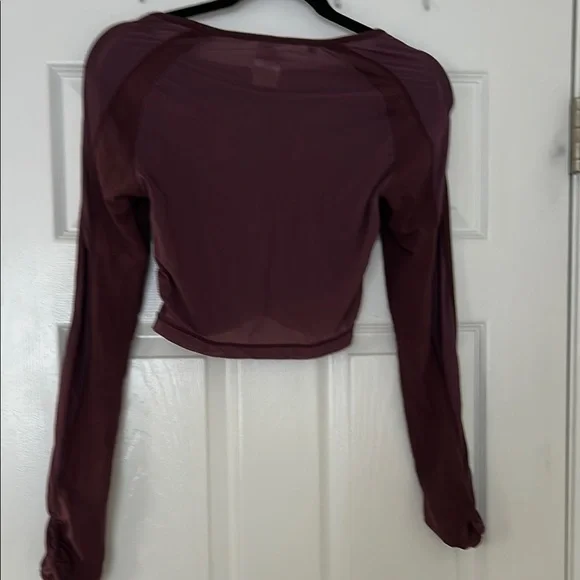 Elegant Long Sleeve Ruched Top - Purple by Gymshark size Medium - Picture 3 of 7